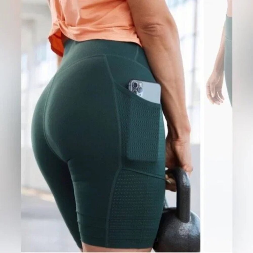 Fabletics High-Waisted Sculptknit Pocket Short